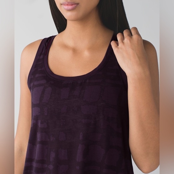 Lululemon Go Om Tank in Ghost Weave Burnout Black Cherry Size 6. - Picture 12 of 14